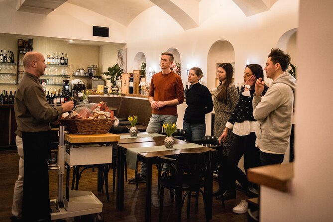 1 Hour Tradtional Kaiserschmarrn Cooking Class & Tasting in Wien - Inside a Traditional Viennese Restaurant: How the Class Is Set Up
