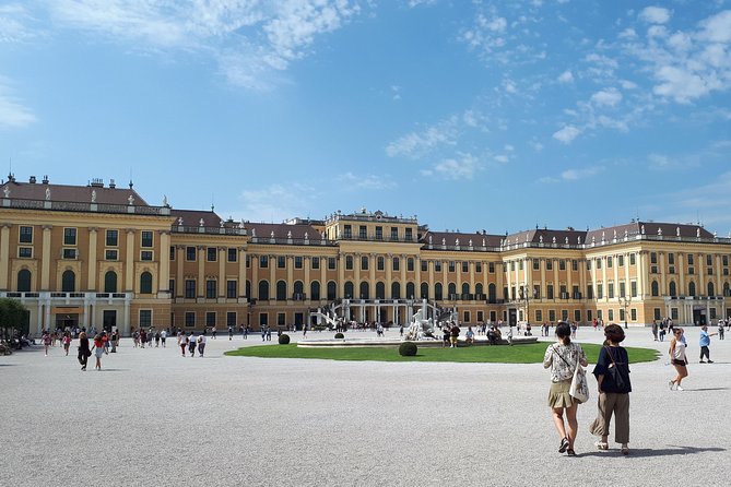 21-Day Extensive European Highlights tour from Frankfurt: Germany, Czech Republic, Slovakia, Hungary, Austria, Switzerland, Italy, France, Netherlands, Belgium and Luxembourg - Budapest on the Danube: castles, Fisherman’s Bastion, and optional cruising