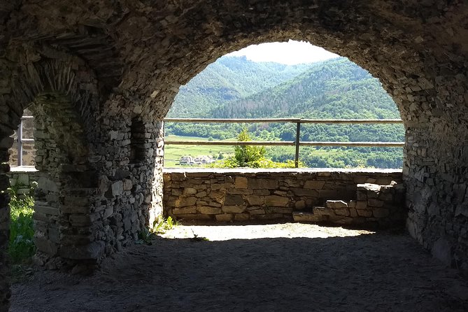 3-Hour Private Hiking Tour to historic places around Spitz in Wachau Valley - Hinterhaus ruin, the 13th-century stop that gives the hike its spark