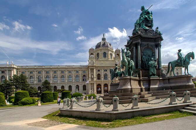 3 hour private tour in Vienna with private car - Kunsthistorisches Museum and the Maria-Theresien-Platz museum face-off