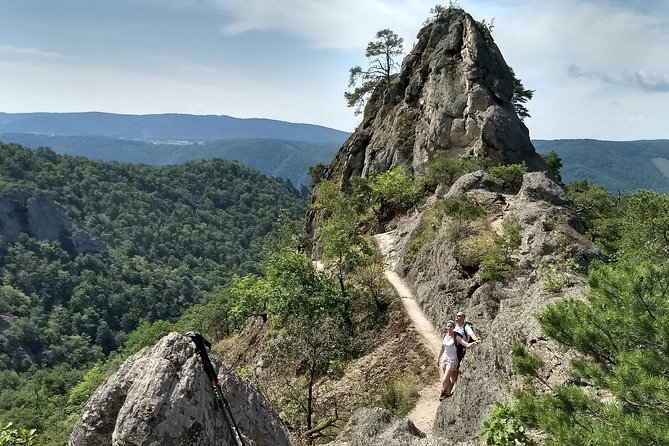 4-Hour Private Alpine Hiking Tour 'In the footsteps of king Lionheart' - Stop: Burgruine Duernstein and why castle ruins make the views better