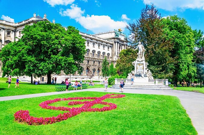 A box for a romantic walk in the city center of Vienna - Key points I’d plan around before you go