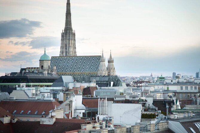 A box for a romantic walk in the city center of Vienna - Stop 2, Donaunixenbrunnen and the Ferstl Passage pause