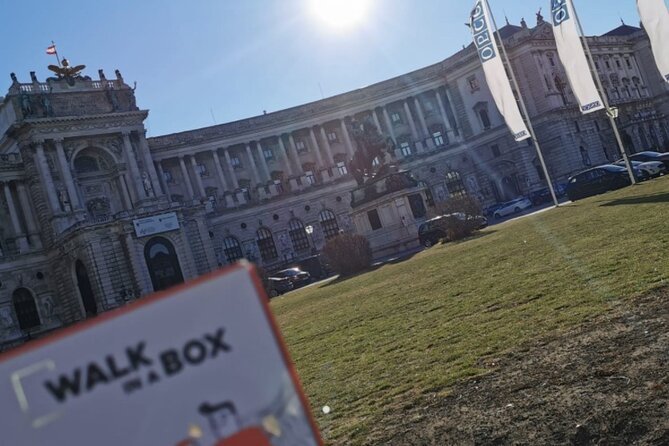 A box for a romantic walk in the city center of Vienna - Stop 3, Theseustempel and the rose season walk