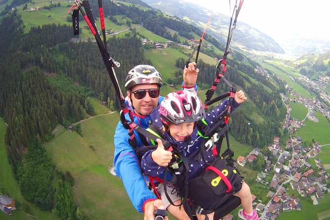An unforgettable super high altitude flight with an indescribable view - Why tandem paragliding out of Mayrhofen hits so hard