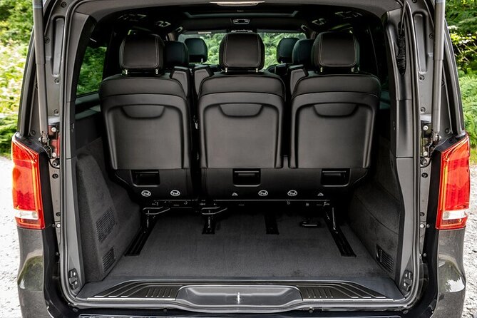 Arrival Private Transfer from Vienna Airport VIE to Vienna City by Luxury Van - Meet-and-Greet at the Arrivals Lounge, With Luggage Help