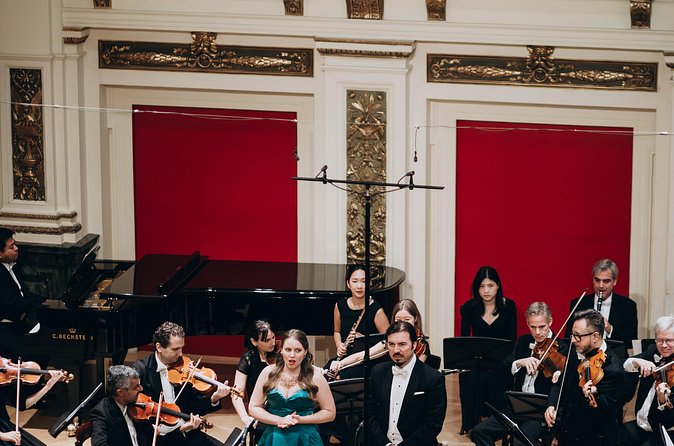 Best of Mozart & Strauss - Ballet and singers: why this show feels more like Vienna than a recording