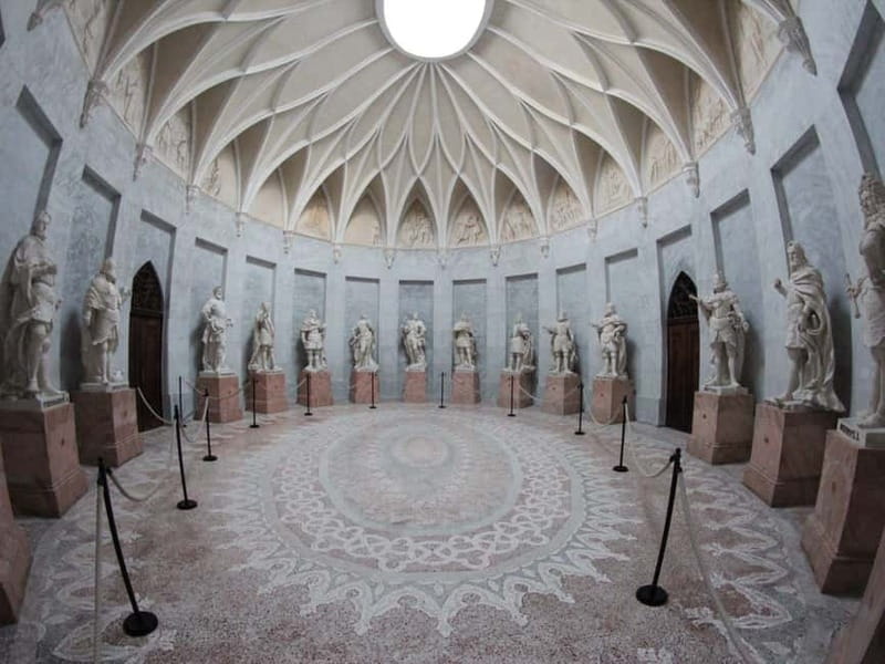 Bratislava: DayTrip: Castles around Vienna +underground lake - A full day of Vienna-area castles plus Seegrotte underground lake