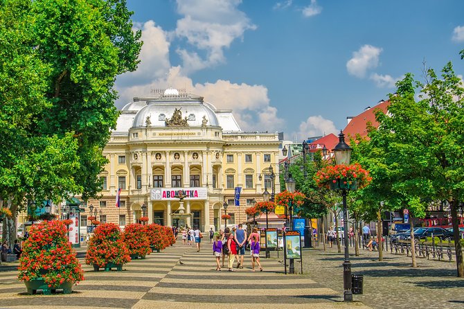 Bratislava From Vienna By Bus With Coffee & Cake - Coffee and cake: a smart pause before exploring