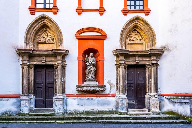 Budapest-Vienna One-Way Sightseeing Transfer - Price and value: what $324.41 buys on a day like this