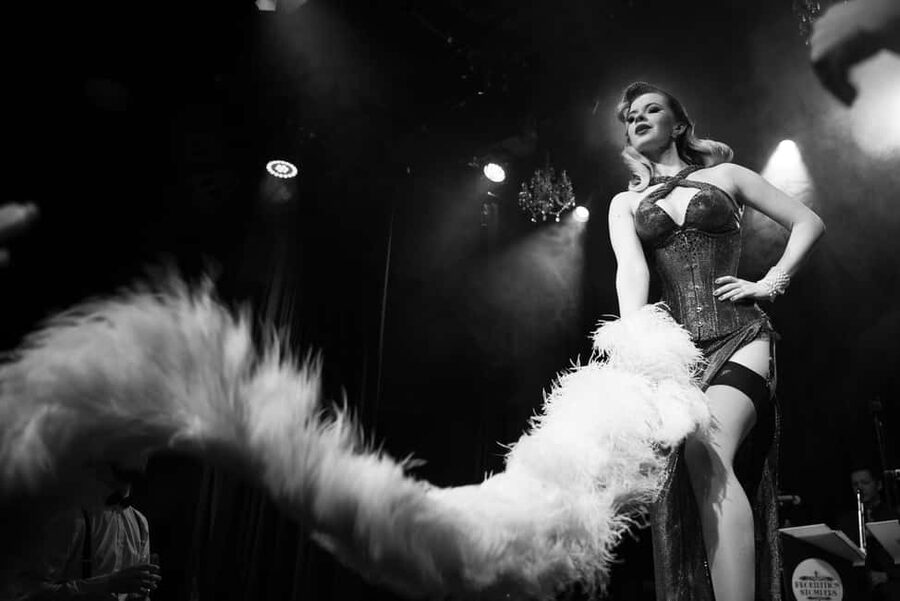 Burlesque Dinner Club in Vienna - From 9:30 pm to 1:00 am: the dance floor takes over