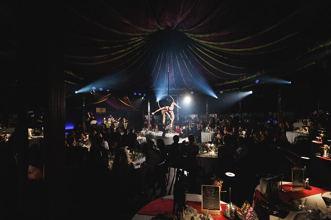 Burlesque Dinner Club The ultimate dinner club experience - The party mode at 9:30 pm: ring becomes dance floor