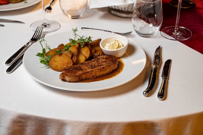 Burlesque Dinner Club The ultimate dinner club experience - Who should book this burlesque dinner club night