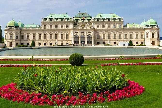Christmas at Belvedere: 3hr Private Tour of Upper Palace & Market - Price and logistics: what $250 per person buys you