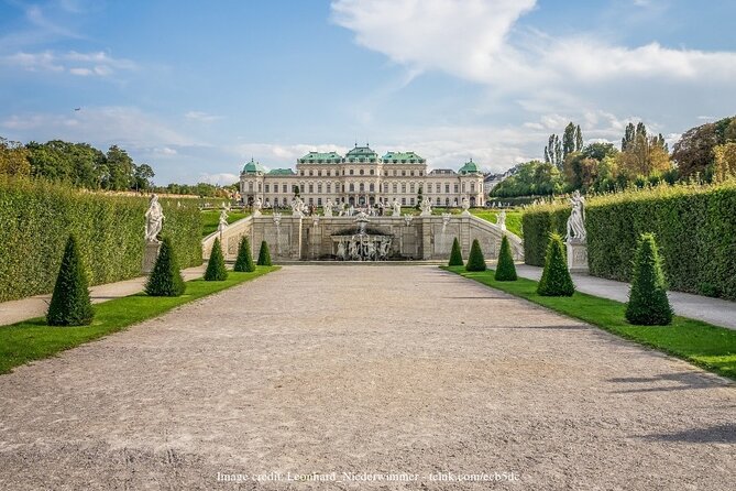 Christmas at Belvedere: 3hr Private Tour of Upper Palace & Market - Who should book this Christmas at Belvedere tour