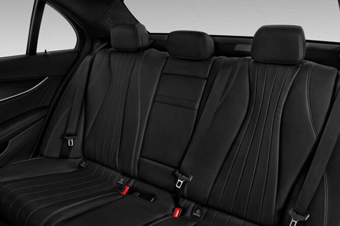 CO2-Offset Arrival from Salzburg Airport to Salzburg by Car/Van - Picking the right Mercedes for your group size