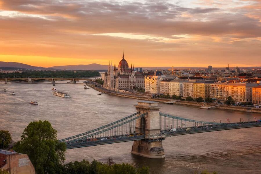 Day trips from Vienna: Bratislava and Budapest with Guide - Two capitals, one long day: how the timing feels from Vienna