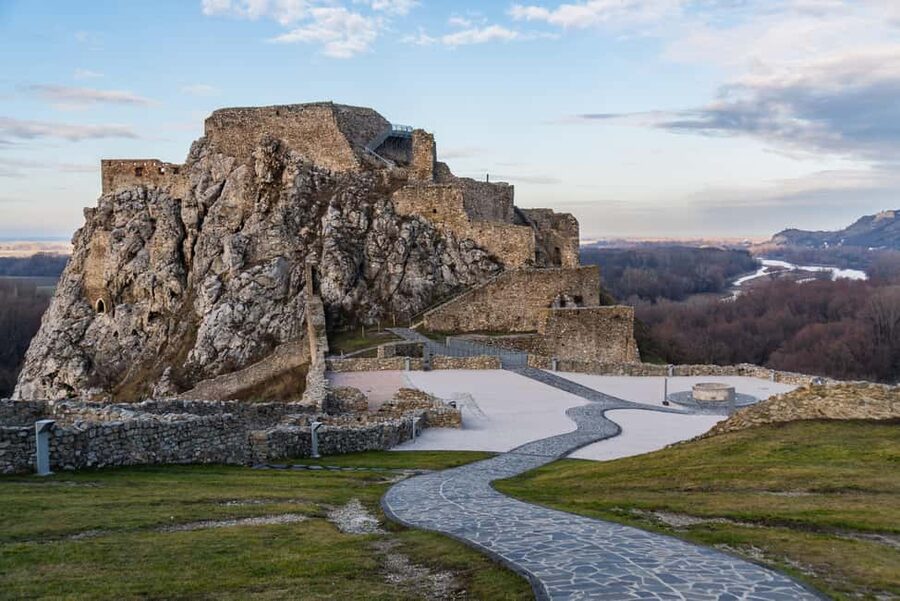 Day trips from Vienna: Bratislava and Budapest with Guide - Photo stops and the optional pro shoot that removes the camera stress