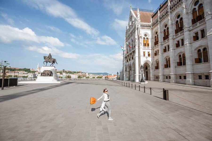 Day trips from Vienna: Bratislava and Budapest with Guide - FAQ