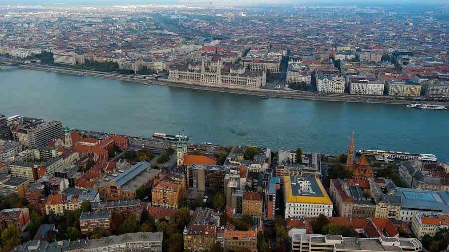 Day trips from Vienna: Bratislava and Budapest with Guide - The road segment to Budapest: why the transfer matters