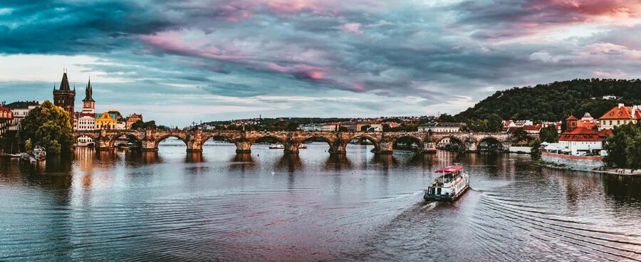 Day trips from Vienna: Prague One Day Guided Tour - Brno Old Town and Špilberk Castle Views
