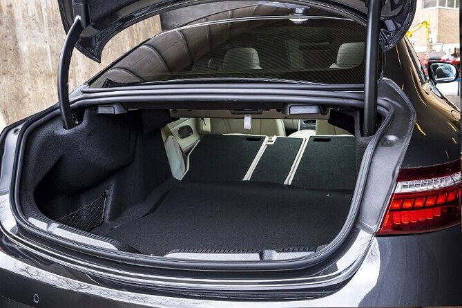 Departure Private Transfer Vienna to Vienna Airport VIE by Sedan - Timing tips for early flights and real-world traffic