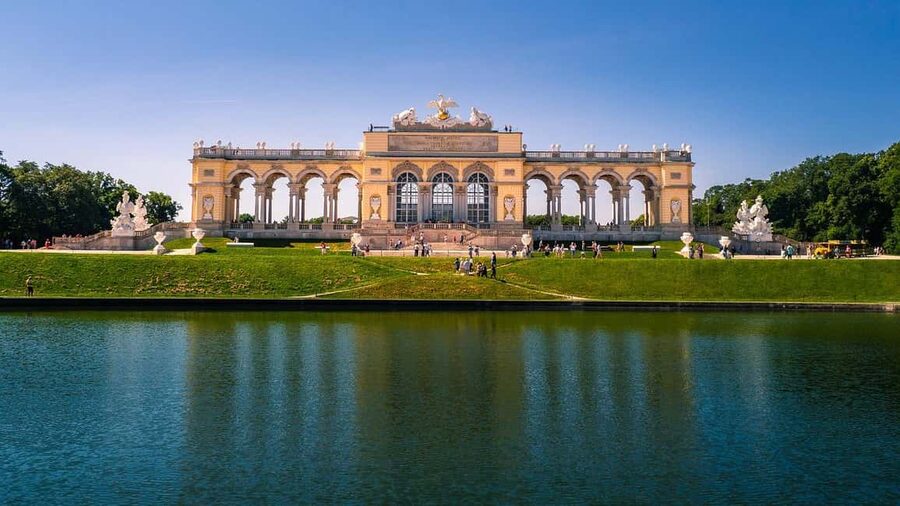 Discover Vienna’s Landmarks in 2 Hours - St. Stephen’s Cathedral and the photo-hit rhythm