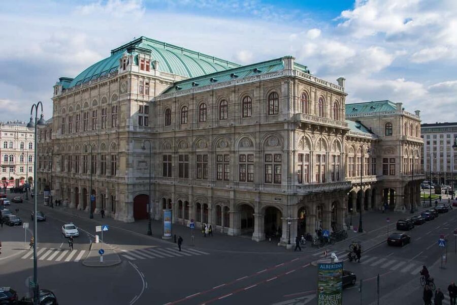 Discover Vienna’s Landmarks in 2 Hours - A quick center break for schnitzel and shopping