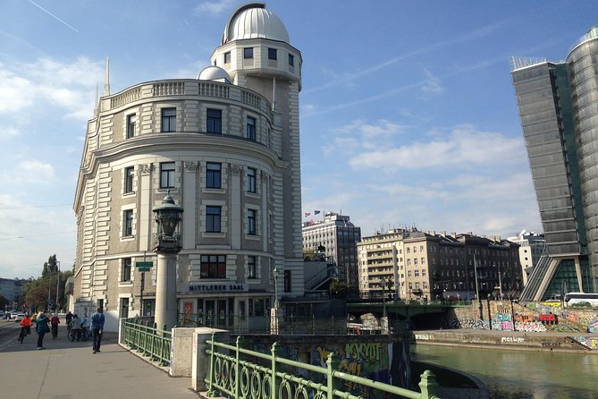 eBike Vienna 90min guided tour - use ebike for the whole day - Meeting at Argentinierstraße 28, then rolling out for the Ringstraße