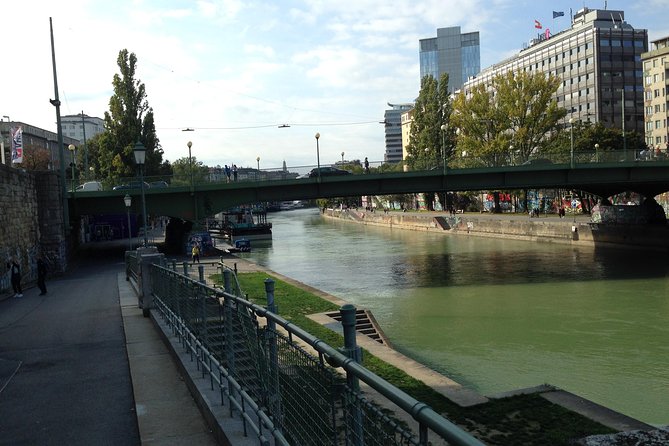 eBike Vienna 90min guided tour - use ebike for the whole day - The Ringstraße guided portion: quick bearings, then you take over