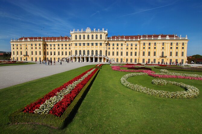 Exciting history tour and discovery of Vienna's secrets - Belvedere gardens and Klimt views, if your timing allows