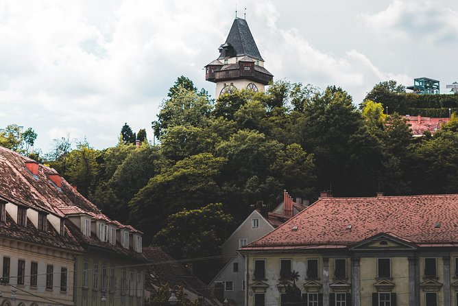 Explore Graz in 60 minutes with a Local - Kunsthaus Graz and the Friendly Alien: modern art without the stress