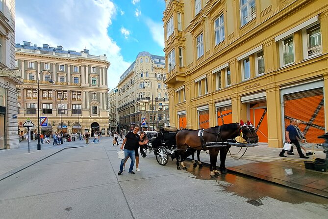 Fall in Love with Vienna in 4h: Hidden Gems- Group Tour - The coffee break that keeps the whole route enjoyable