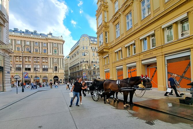 Fall in Love with Vienna Tour- the best of Vienna on foot! - Heldenplatz and Volksgarten, turning imperial drama into a walking pause