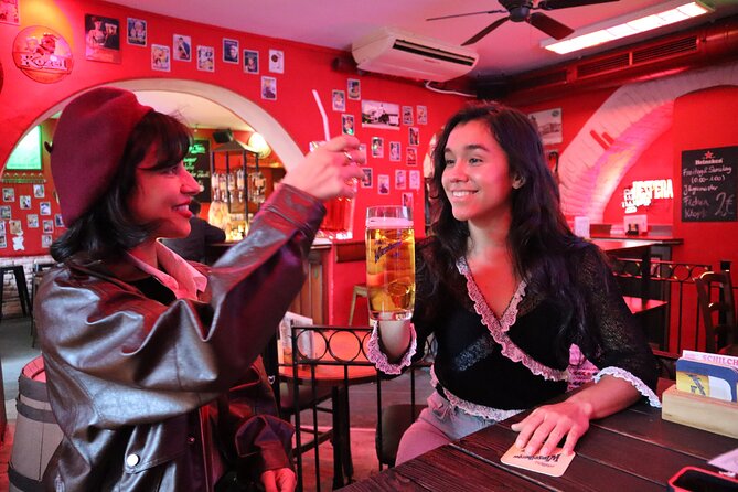 Friday Night Pub Crawl for Professionals in Vienna, Austria - Practical tips so you do not lose the group
