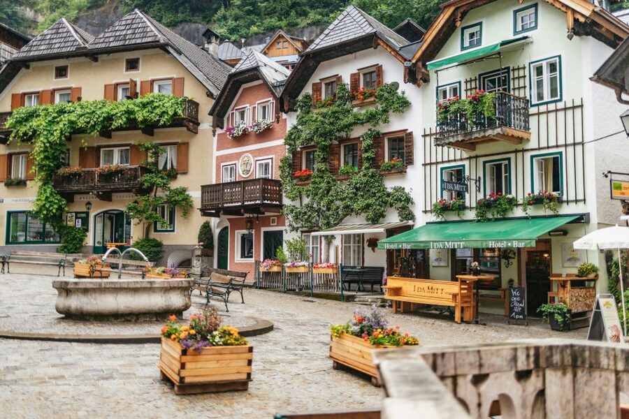 From Salzburg: Half-Day Tour to Hallstatt - Lakeside Walk First: Houses, Water, and the Best Kind of Slow