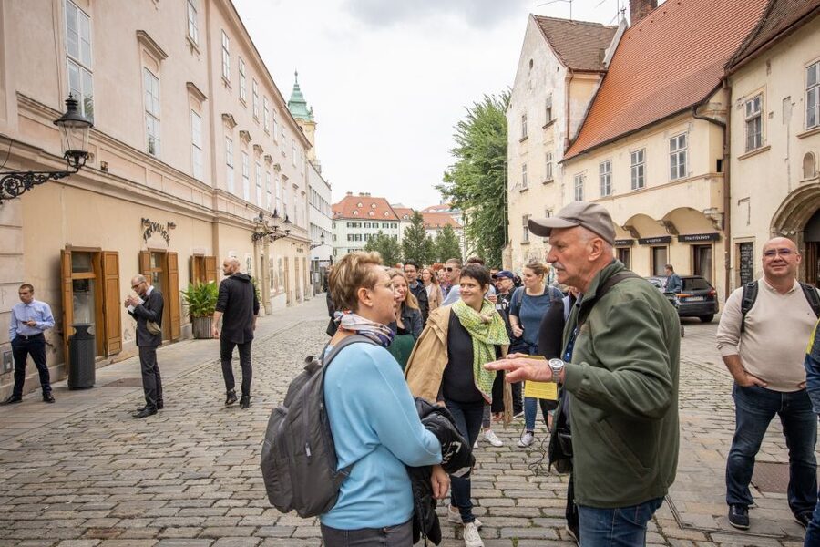 From Vienna: Bratislava Day Trip - Languages and guides: what you can expect from the human element