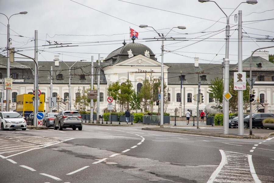 From Vienna: Bratislava Day Trip - Getting there from Vienna: meeting points and timing that actually work