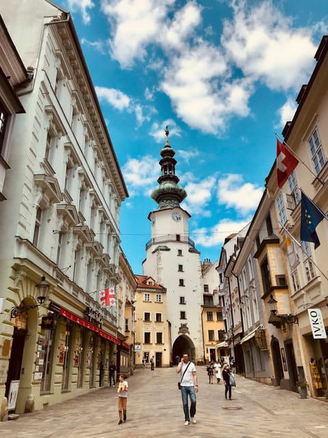 From Vienna: Bratislava with Local Guide, Castle & UFO Views - Lunch time in Bratislava: choose a Slovak meal without the stress