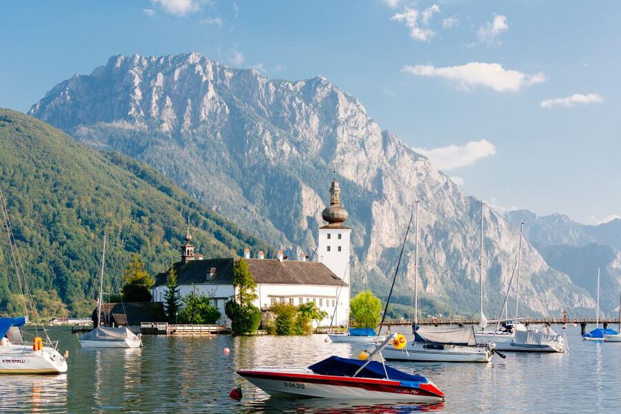 From Vienna: Full Day Trip to Hallstatt and Salzkammergut - Why this Hallstatt day trip feels different from a normal “coach tour”
