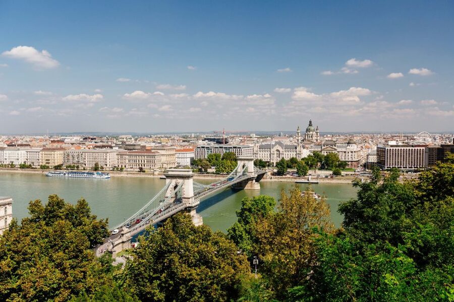 From Vienna: Guided Day Trip to Budapest - Instagram-style photo stops: great ideas, not unlimited time