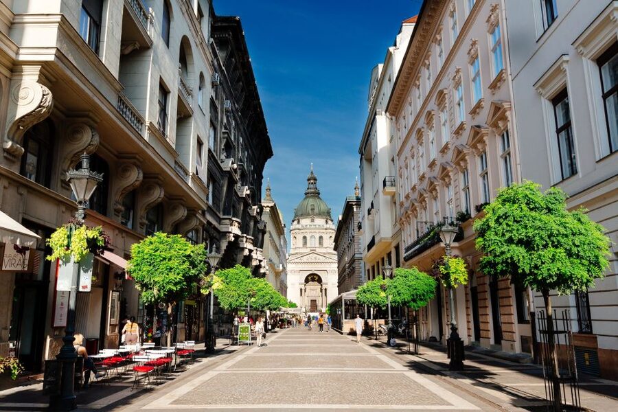 From Vienna: Guided Day Trip to Budapest - St. Stephen’s Basilica and the Danube setting: why this view hits