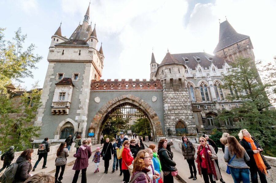 From Vienna: Guided Day Trip to Budapest - Free time in Pest: 3.5 hours to turn highlights into your day