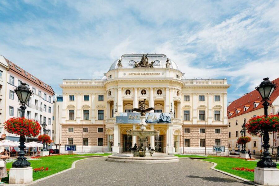 From Vienna: Guided Tour to Bratislava with Speed Boat Ride - Planning Your Danube Return: Twin City Liner From Pontoon HUMA 6