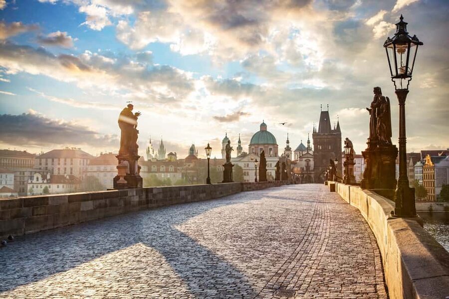 From Vienna: Prague City Guided Tour With Hotel Pickup - What the 4 Hours in Prague Feels Like on the Ground