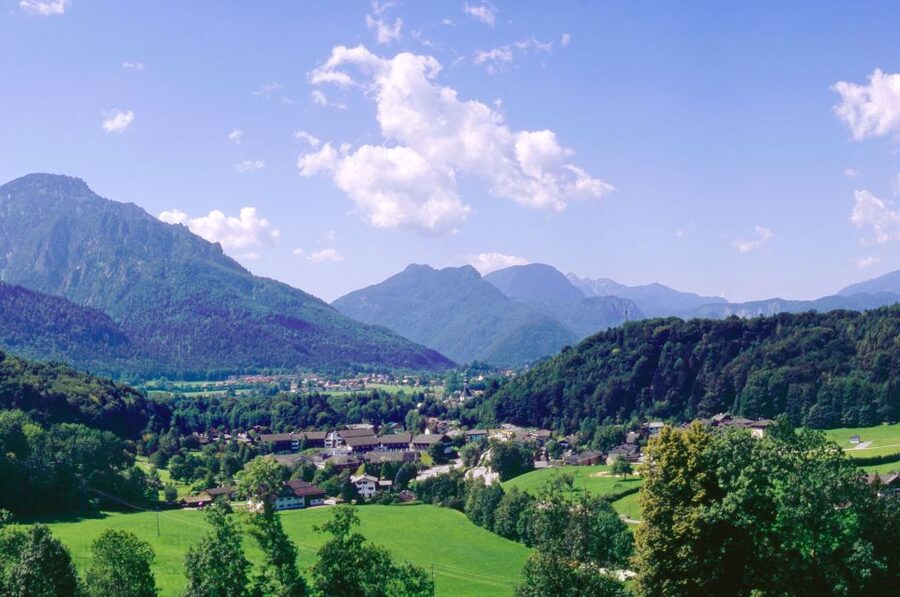 From Vienna: Salzburg and Alpine Lakes Full-Day Trip - Where the time actually goes in Salzburg