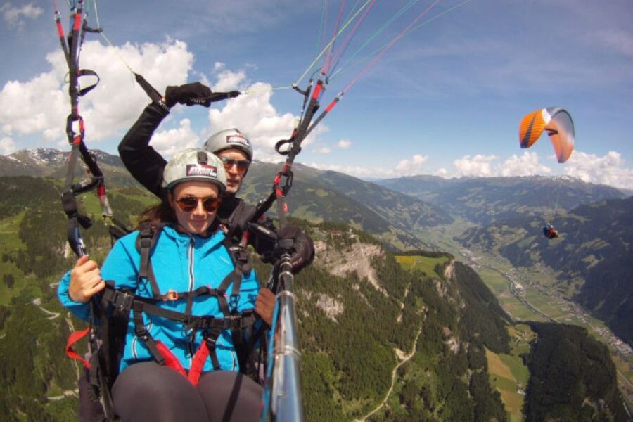Fügen: Early Bird Superhigh Flight - The takeoff: gently down the slope, then suddenly in the air