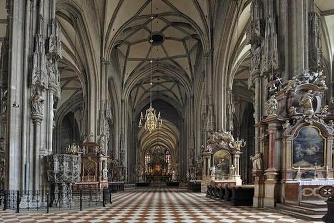 Full day PRIVATE GUIDED VIENNA tour from Budapest with lunch and drinks - MuseumsQuartier free time: art and options, not homework