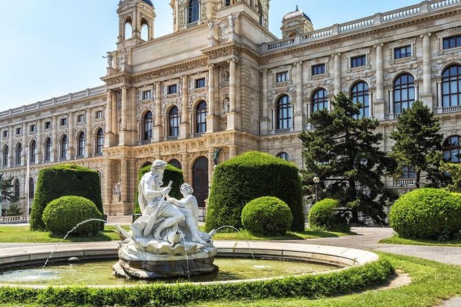 Full day PRIVATE GUIDED VIENNA tour from Budapest with lunch and drinks - Lunch and drinks: the break that keeps the tour enjoyable