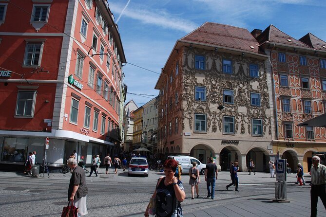 Graz Private Walking Tour With A Professional Guide - Kunsthaus and Rathaus: shifting from streets to big landmarks